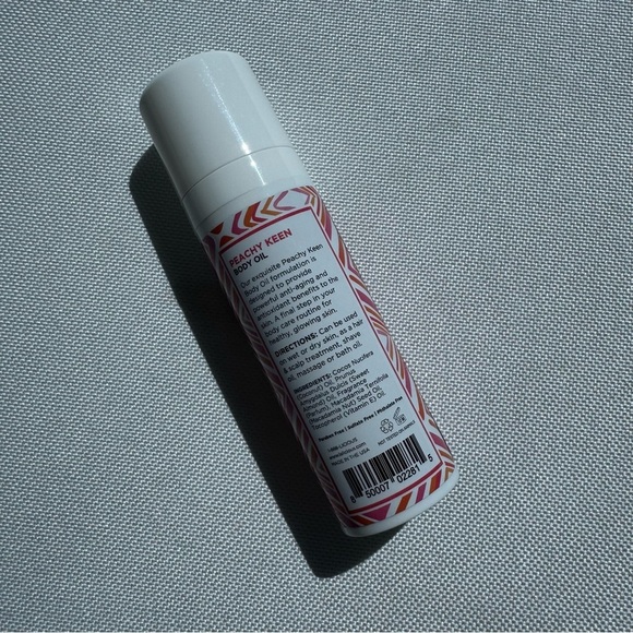 NWT LALICIOUS Peachy Keen Body Oil - Picture 3 of 3